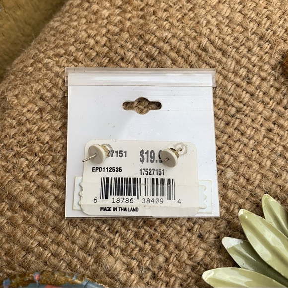 Vintage Estate Jewelry Group Lot Earrings Pins - Picture 8 of 8